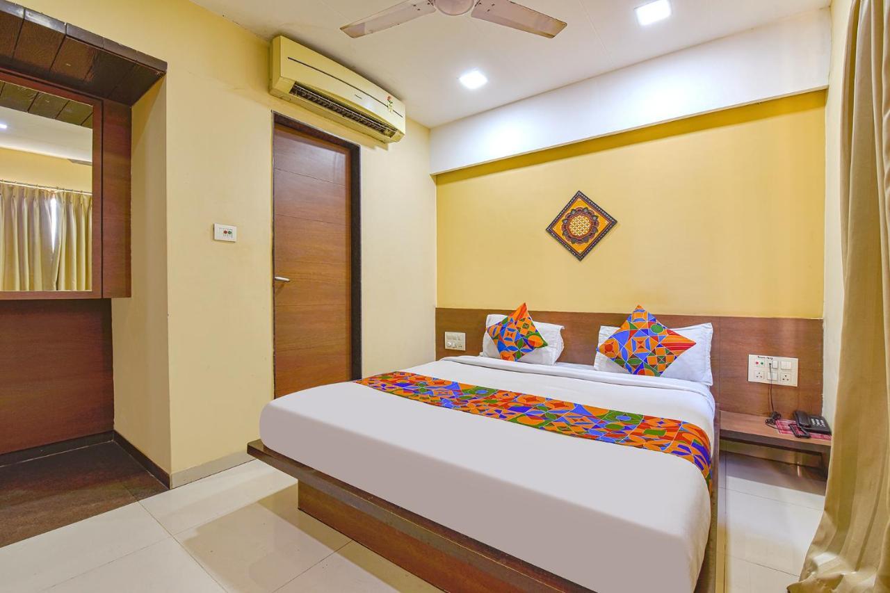 Fabhotel Rb Residency سورات المظهر الخارجي الصورة